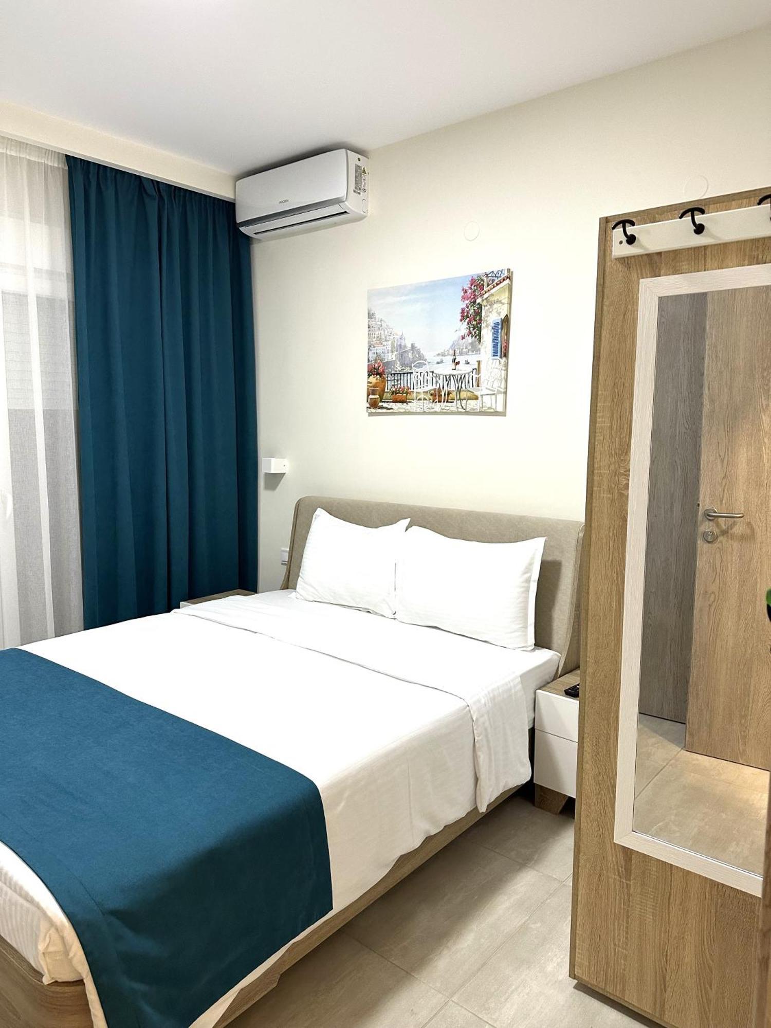 Navarino Luxe Suites Peraía Exterior foto
